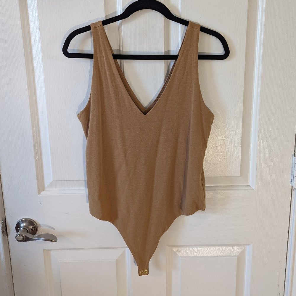 NWOT Banana Republic Shades Double V-Neck Thong Bodysuit, Caramel